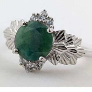 Elegant Silver and Emerald Ring